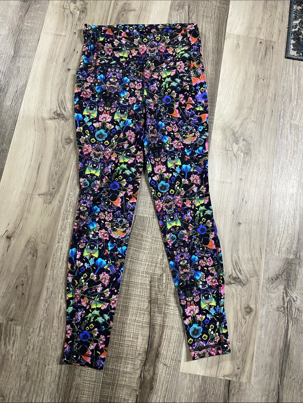 Lululemon BEAUTIFUL Floral Leggings EUC